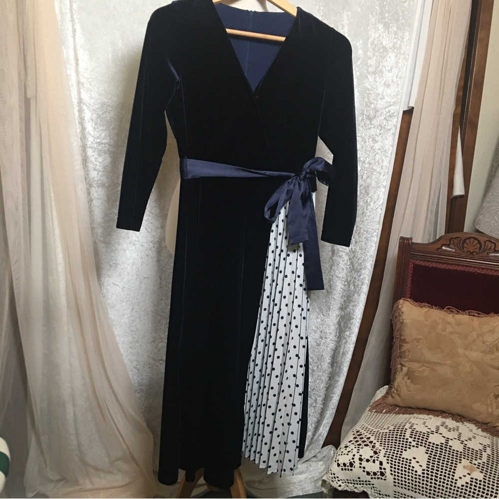 Vintage Midi Dress in Velvet Navy Blue with polka dot pleated skirt Size 6